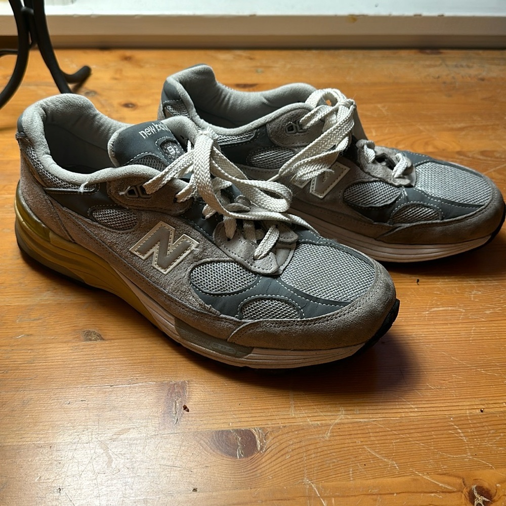 Women’s New Balance 992 core running shoe in grey size 9